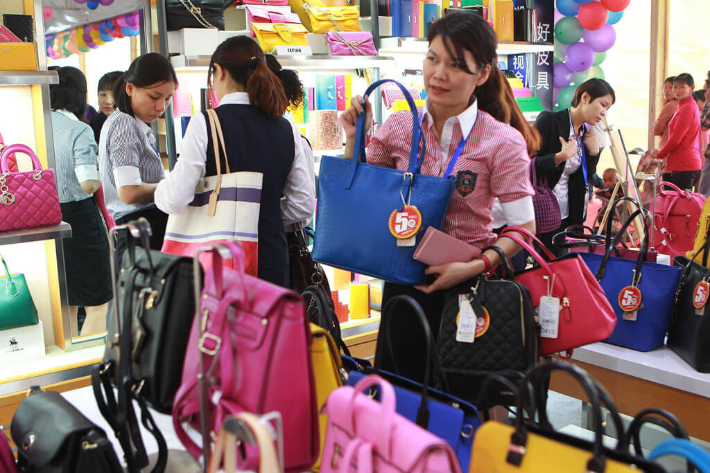 Tips-that-help-you-to-NOT-get-ripped-off-in-replica-market