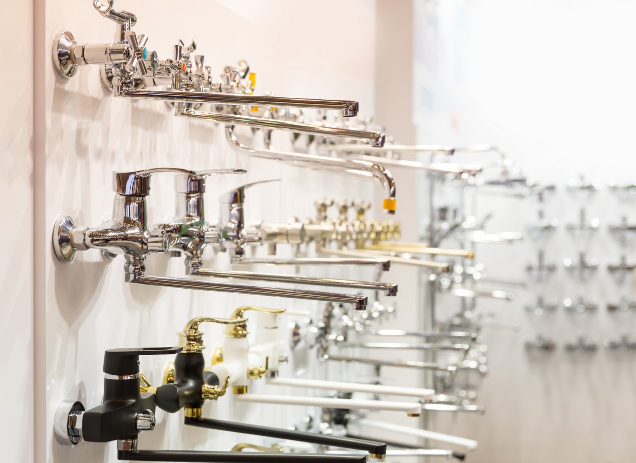 how to choose faucets for bathroom in plumbing shop